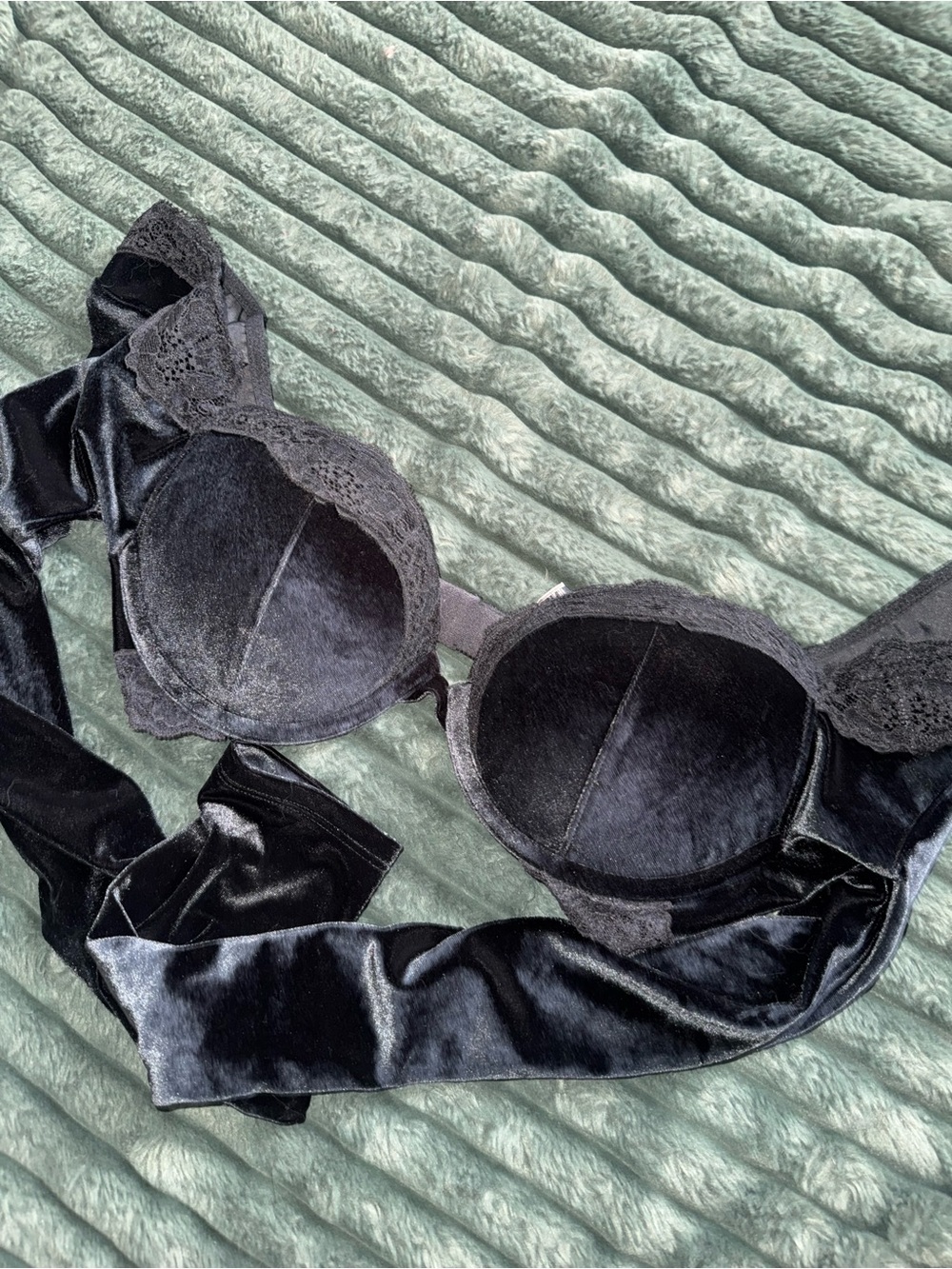 Victoria's Secret Long-Sleeve Black Velvet Lace Push-Up Bra with Satin Accents